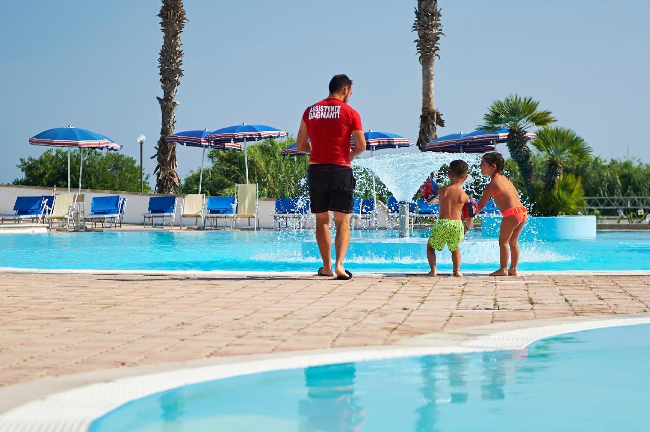 Alba Azzurra - Cdshotels Torre dell'Orso Eksteriør billede