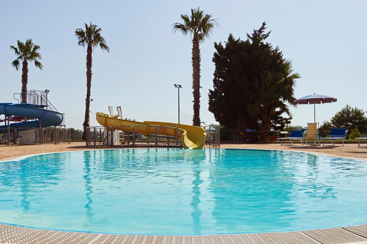 Alba Azzurra - Cdshotels Torre dell'Orso Eksteriør billede