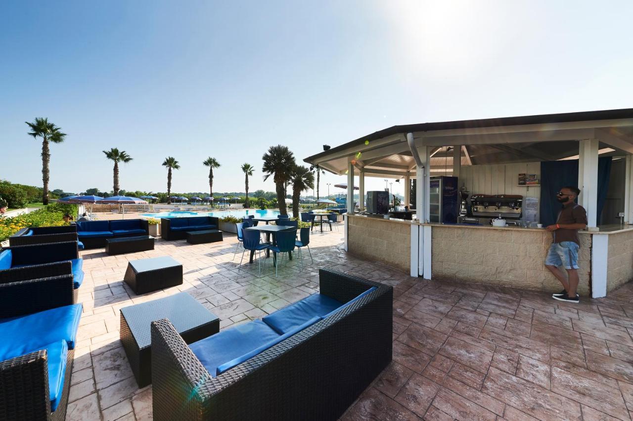 Alba Azzurra - Cdshotels Torre dell'Orso Eksteriør billede