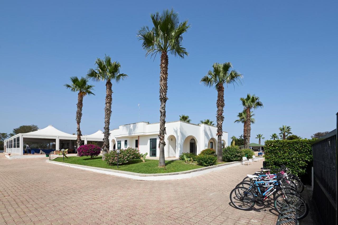 Alba Azzurra - Cdshotels Torre dell'Orso Eksteriør billede