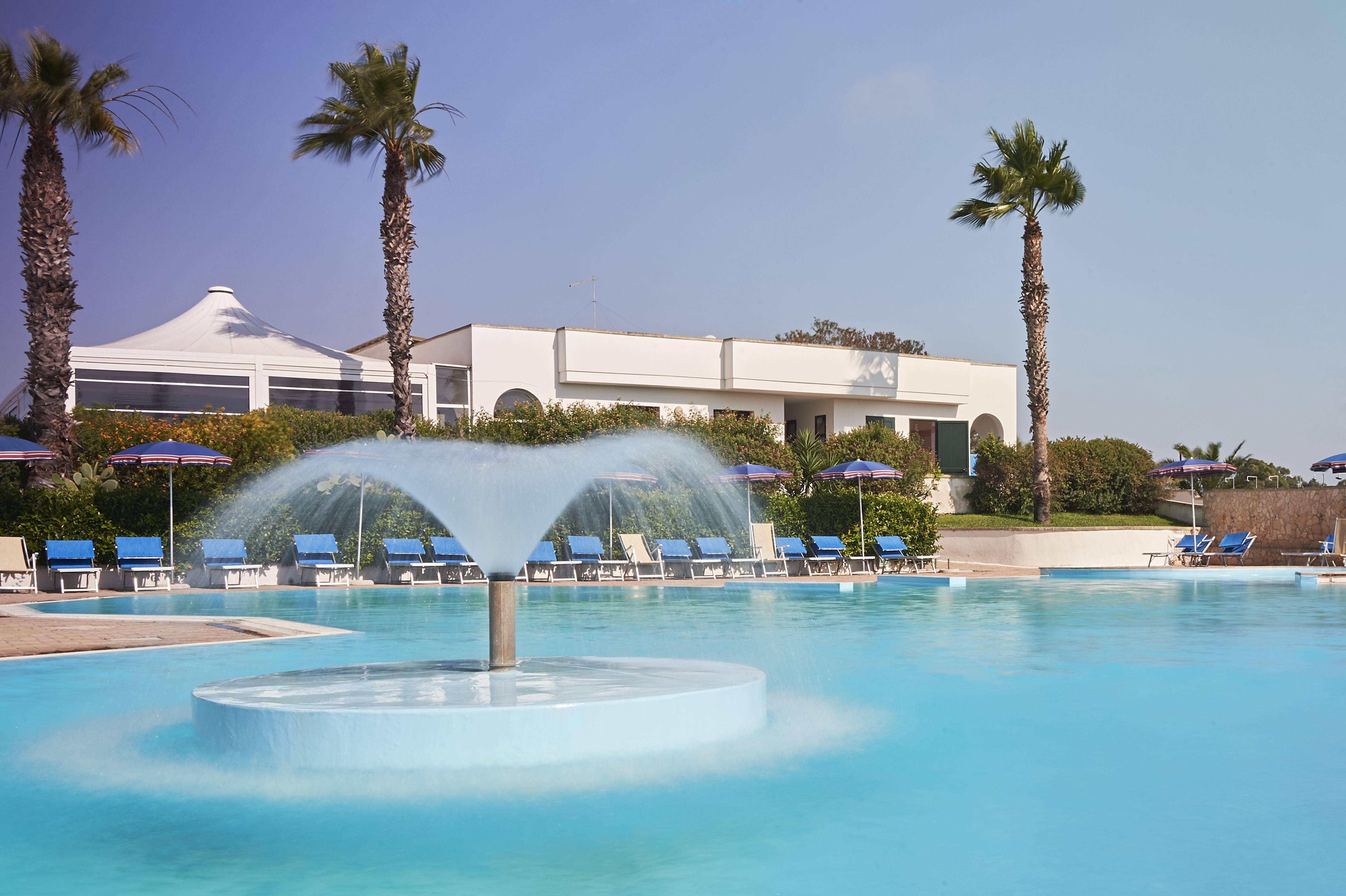 Alba Azzurra - Cdshotels Torre dell'Orso Eksteriør billede