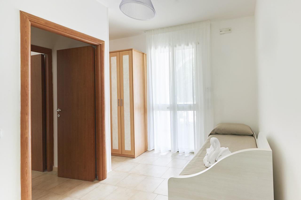 Alba Azzurra - Cdshotels Torre dell'Orso Eksteriør billede